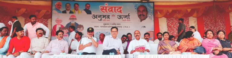 दुनिया में भारत एकमात्र देश भारत है जहां एक पीढ़ी का तीसरी पीढ़ी से स्नेह देखने को मिलता है- केन्द्रीय मंत्री डाॅ. कुमार कार्यक्रम में दादा-दादी एवं नाना-नानी ने अपने अनुभव किये साझा,केन्द्रीय मंत्री ने संसदीय क्षेत्र टीकमगढ़ से अनुभव एवं ऊर्जा संवाद कार्यक्रम का किया शुभारंभ, शहर में निकाला गया पैदल मार्च