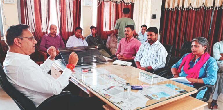 कलेक्टर की अध्यक्षता में तालकोठी तथा महेन्द्र सागर तालाब को पर्यटन स्थल के रूप में विकसित करने के संबंध में बैठक हुई आयोजित