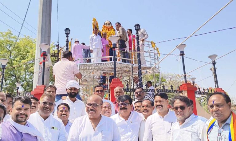 कार्यक्रम में विधायक दादा यादवेंद्र सिंह बुंदेला रहे मुख्य रूप से मौजूद ब्लॉक कांग्रेस ने मनाई संविधान रचेयिता बाबासाहेब डॉक्टर भीमराव अंबेडकर की जयंती