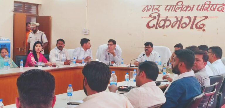कलेक्टर श्री श्रोत्रिय ने नगर विकास के सबंध में की चर्चा नपा अध्यक्ष सहित तमाम जिला प्रशासन के अधिकारी रहे मौजूद