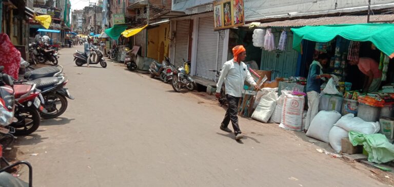 तेज दिखाई दिया गर्मी का असर असहनीय महसूस करते नजर आए लोग