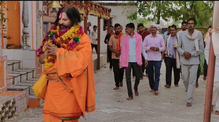 14 वर्ष वनवास के बाद जन्मभूमि लौटे तुलसीराम श्रद्धालुओं ने किया स्वागत, परिवार से रहेंगे विरक्त, पूरे जीवन धर्म की अलख जगायेंगे