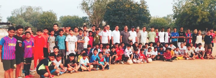 किया जा रहा समर कप फुटबॉल प्रतियोगिता का आयोजन पुलिस लाइन खेल परिसर में हो रही प्रतियोगिता