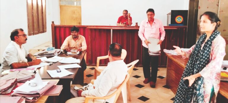 संयुक्त कलेक्टर एवं डिप्टी कलेक्टर ने किया राजस्व न्यायालयों का निरीक्षण