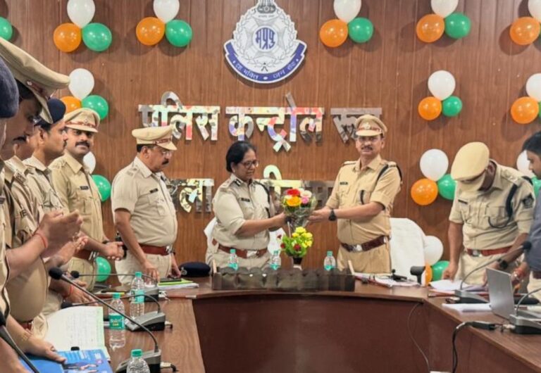 आईजी सागर जोन डॉ हिमानी खन्ना ने किया भ्रमण पुलिस अधीक्षक मनोहर सिंह मंडलोई व सभी थाना चौकी प्रभारियों के साथ की अपराध समीक्षा बैठक