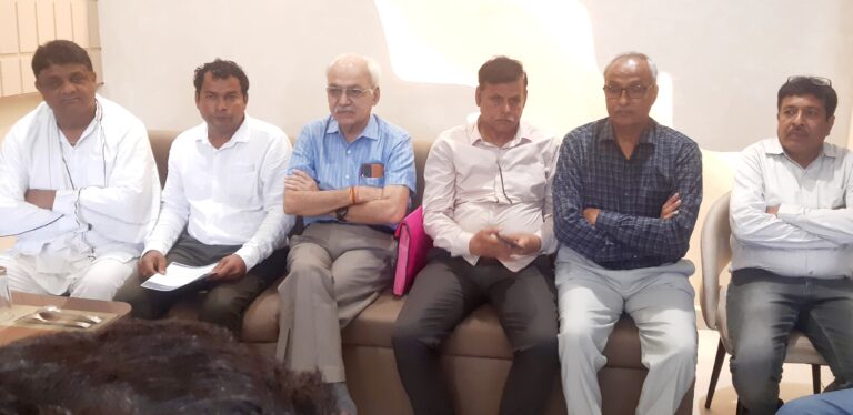 निजी वेयरहाउस संचालकों ने विभिन्न समस्याओं को लेकर मीडिया से की चर्चा, किसान को भुगतान नहीं होता जिस कारण नेता, अफसर आदि हम पर प्रेशर बनाते हैं