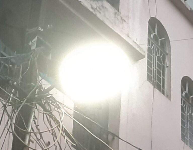 नगर पालिका का स्ट्रीट लाइट जलाने एवं बंद करने का कोई निश्चित टाइम नहीं