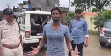 एसडीआरएफ टीम ने किया रेस्क्यू पलक को टापू से निकला सुरक्षित