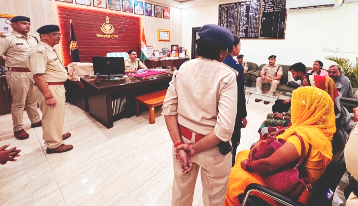 जिला मुख्यालय पर एसपी मनोहर सिंह मंडलोई ने की जनसुनवाई,दिए तत्काल निराकरण के निर्देश जिलेभर में पुलिस प्रशासन ने जनसुनवाई शिविरों का किया आयोजन