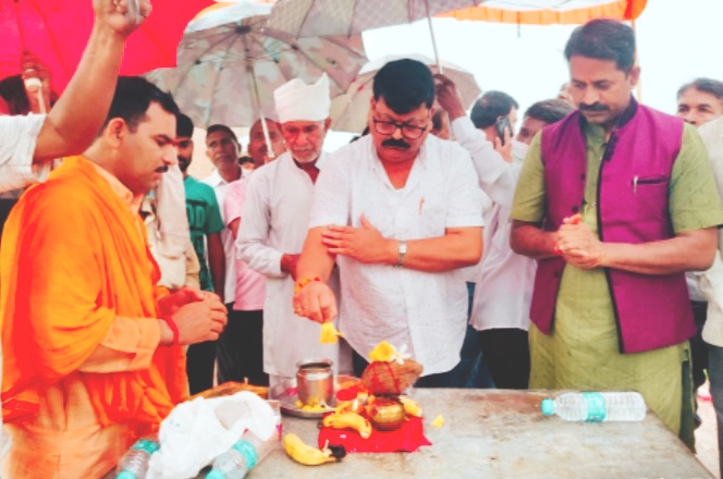 मेरे लिए पहली प्राथमिकता नगर विकास के कार्य,हमेशा रहूंगा तत्पर- अब्दुल गफ्फार,पप्पू मलिक नपा अध्यक्ष और नेता प्रतिपक्ष ने किया सीसी रोड निर्माण कार्य का भूमि पूजन