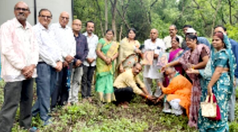 एक पेड़ मॉं के नाम के अंतर्गत किया पौधारोपण