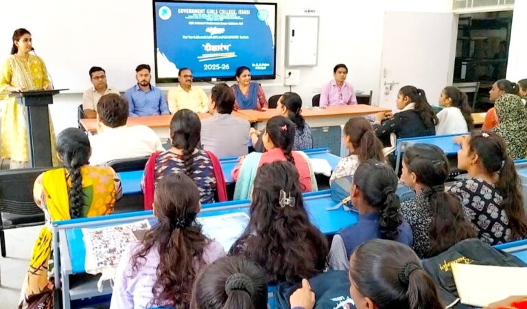 शासकीय कन्या महाविद्यालय में नव प्रवेशित छात्राओं के साथ उत्साह से मना दीक्षारंभ कार्यक्रम