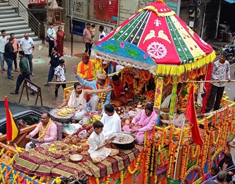 गाजे बजे के साथ अखंड मंडलेश्वर धाम पहुंचे भगवान जगन्नाथ