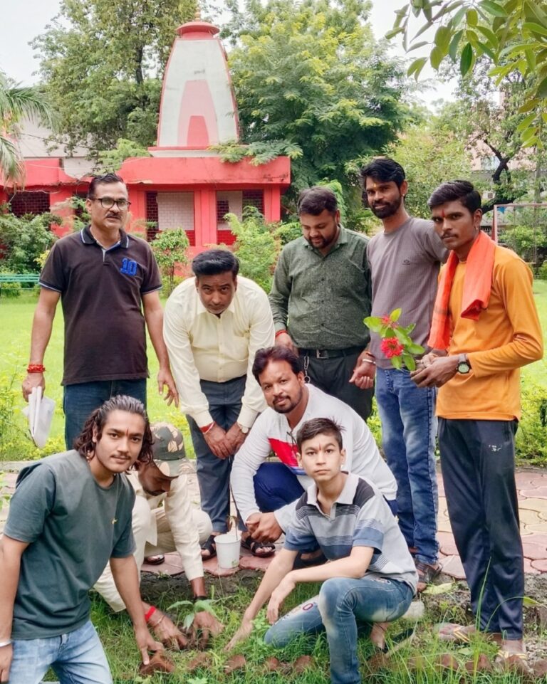 बजरंग दल ने सेवा सप्ताह के अंतर्गत पौधारोपण किया
