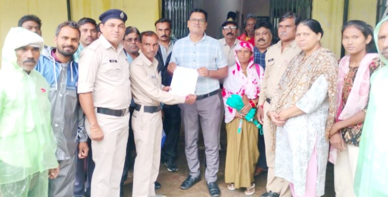 मुख्यमंत्री के नाम कोटवार संघ ने विभिन्न मांगों को लेकर सौपा ज्ञापन