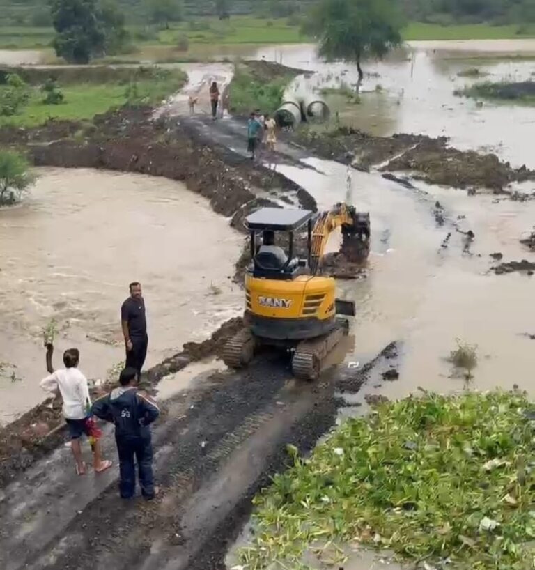 तेज बारिश में लगातार चलता रहा अभियान, नपा की टीम ने संभाला मोर्चा, जल भराव की समस्या से दिलाई निजात