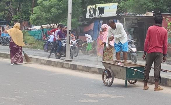 दिन भर चला स्वच्छता अभियान, चकाचक हो गई रसूलिया रोड