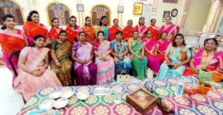 राष्ट्रीय एवं प्रादेशिक पदाधिकारी को पौधा देकर माहेश्वरी महिला मंडल ने किया स्वागत