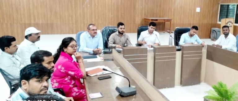 जिला पंचायत सभा कक्ष में हुई कार्यों से संबंधित समीक्षा बैठक, जनपदवार एजेंडे के अनुसार कार्यों की समीक्षा की गईं