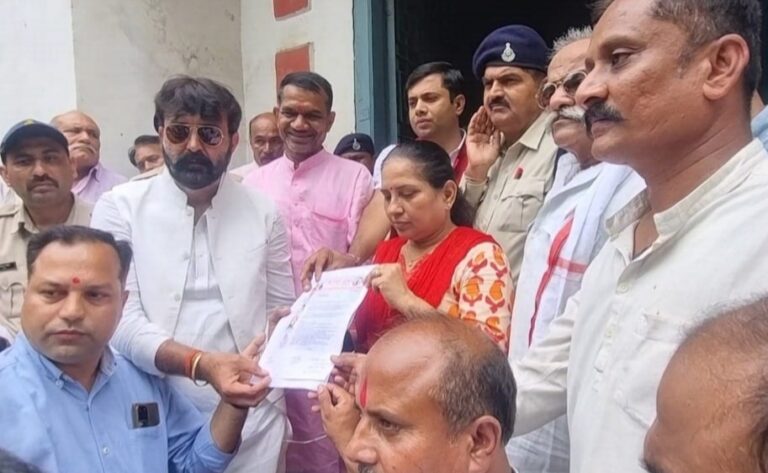 करणी सेना पर लाठीचार्ज की कार्यवाही के लिए सर्व समाज ने ज्ञापन दिया