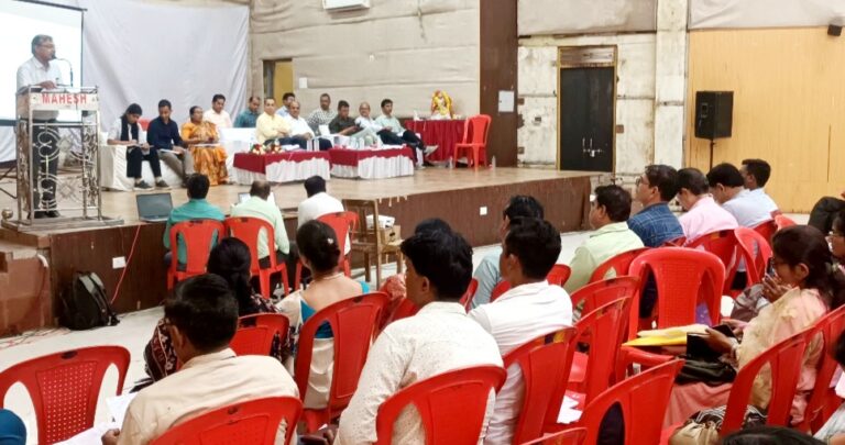 संभागीय संयुक्त संचालक ने ली शिक्षा विभाग की बैठक, योजनाओं के सम्बन्ध में दिए महत्तवपूर्ण निर्देश