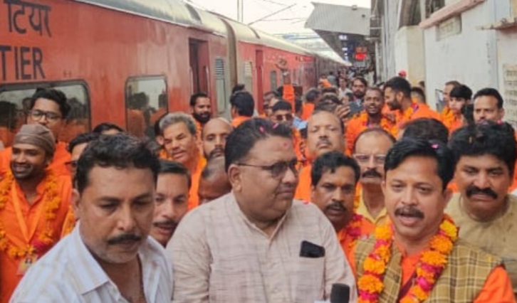 भोपाल से जगन्नाथ यात्रा पर निकली विट्ठल मार्केट समिति का इटारसी रेलवे स्टेशन पर हुआ भव्य स्वागत