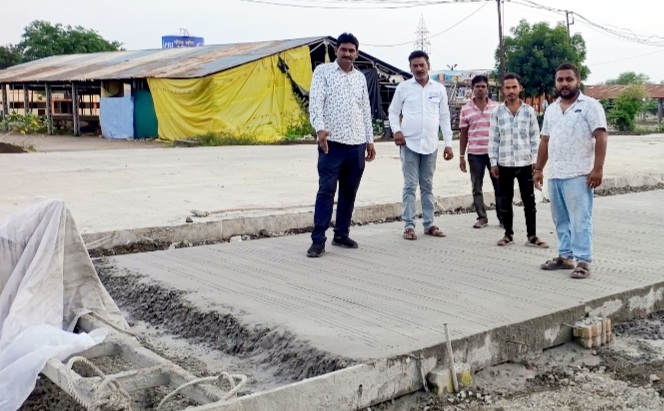 विधायक प्रतिनिधि पटेल ने किया मंडी में चल रहे निर्माण एवं विकास कार्यों का निरीक्षण