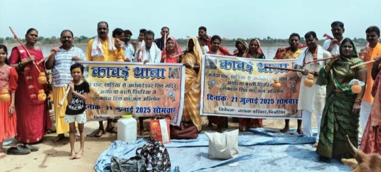 गांधी वार्ड पाली रोड स्थित अर्धनारीश्वर महादेव मंदिर में श्रावण मास की कामिका एकादशी को सजाया श्याम बाबा का दरबार