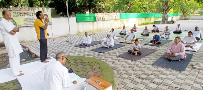 सांसद कार्यालय में निःशुल्क योग कक्षा, स्वस्थ समाज निर्माण की दिशा में प्रेरणादायक पहल