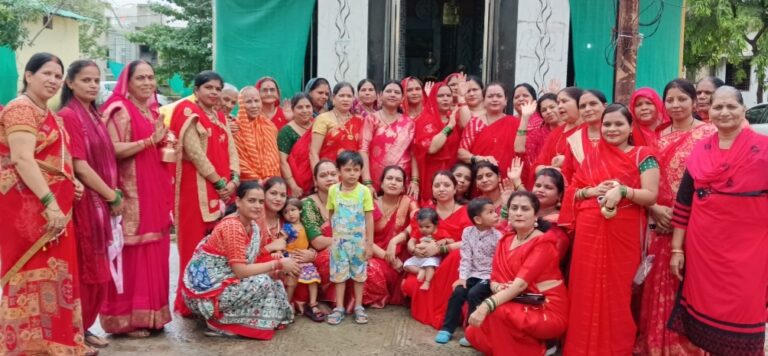 गोल्डन सिलिकॉन सिटी शिव शक्ति मंदिर में महिला मंडल द्वारा कांवड़ यात्रा एवं भगवान शिव का अभिषेक