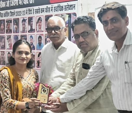 ज्योतिर्मय कोचिंग संस्थान के होनहार विद्यार्थियों का सम्मान समारोह संपन्न, नगर पालिका अध्यक्ष पंकज चौरे व सामाजिक कार्यकर्ता मनीष ठाकुर ने किया सम्मानित