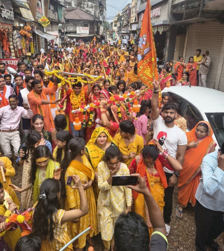 टपकेश्वर महादेव कावड़ यात्रा में श्रद्धालुओं का उमड़ा जनसैलाब