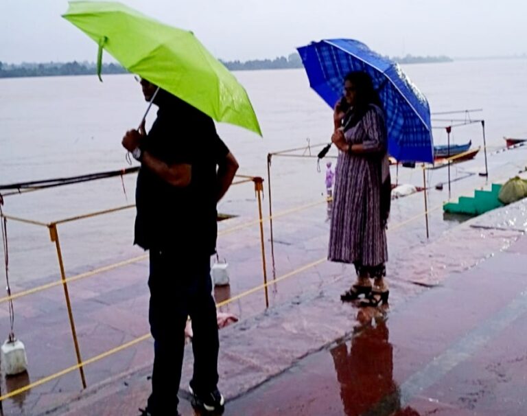 मुख्य नगरपालिका अधिकारी हेमेश्वरी पटले ने देर शाम किया वार्डों और घाटों का निरीक्षण