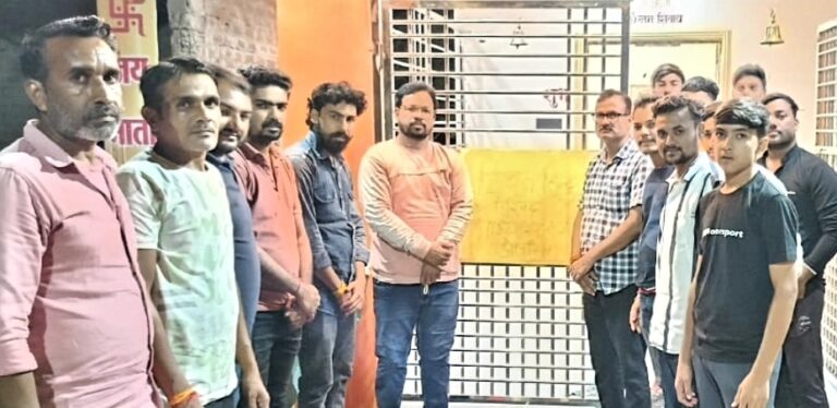 विहिप डोलरिया प्रखंड का अभ्यास वर्ग नर्मदेश्वर मंदिर में सम्पन्न