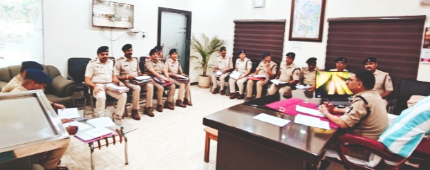 एसपी मनोहर सिंह मंडलोई ने ली समीक्षा बैठक सीएम हेल्पलाइन शिकायतों सहित अपहृत नाबालिगों की दस्तयाबी संबंधी मामले