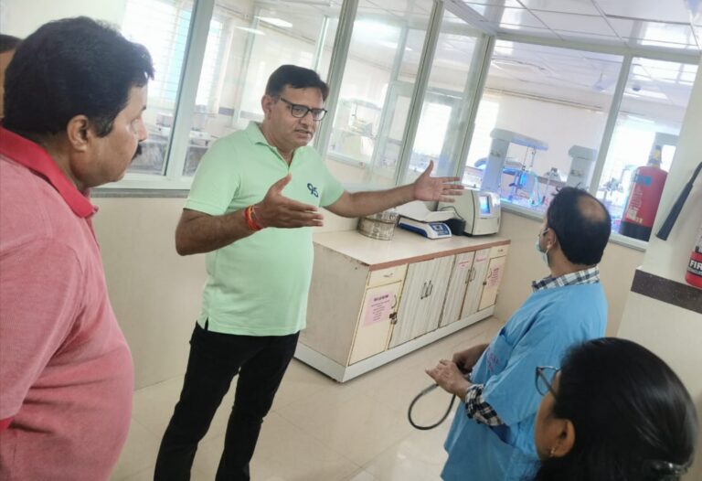 कलेक्टर श्री श्रोत्रिय ने किया जिला चिकित्सालय का औचक निरीक्षण