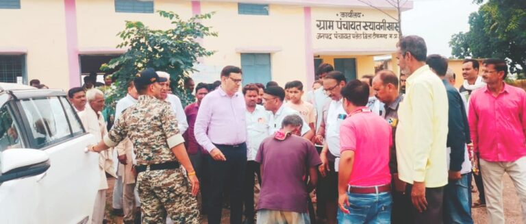 कलेक्टर श्री श्रोत्रिय ने ग्राम पंचायत सियावनी का किया भ्रमण प्राथमिक स्वास्थ्य केन्द्र सियावनी के निर्माण कार्य में आ रही बाधाओं को दूर कर पुनः निर्माण कार्य प्रारंभ कराने का लिया गया निर्णय