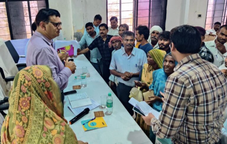 पलेरा पहुंचे कलेक्टर श्री श्रोत्रिय,की जनसुनवाई रुके हुए विकास कार्यों के शीघ्र निराकरण के दिए निर्देश
