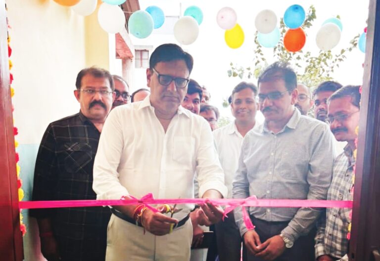 कलेक्टर विवेक श्रोत्रिय की अध्यक्षता में पीएम श्री केंद्रीय विद्यालय में प्रबंधन समिति की बैठक टीकमगढ़ में व्यावसायिक प्रयोगशाला का कलेक्टर ने किया उद्घाटन छात्रों से साझा किए अनुभव