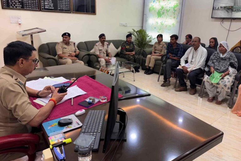 पुलिस को संवेदनशील और जवाबदेह बनाने की पहल जनसंपर्क से मजबूत होगी पुलिसिंग एसपी मंडलोई की पहल