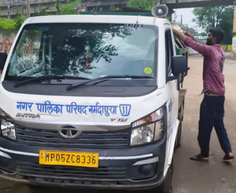 लगातार चलाया जा रहा है स्वच्छता अभियान , प्राइवेट बस स्टेंड अंडर ब्रिज के पास से हटाया कचरे का ढेर