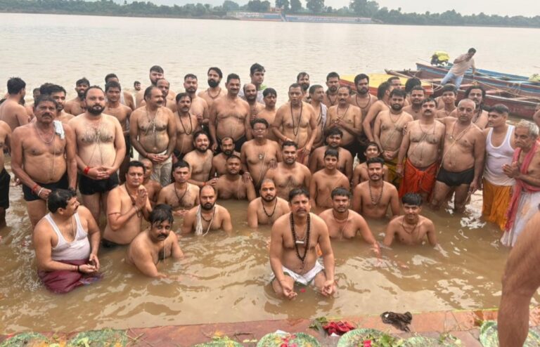 वैदिक ब्राह्मणों ने सेठानी घाट पर किया सामूहिक श्रावणी उपाकर्म