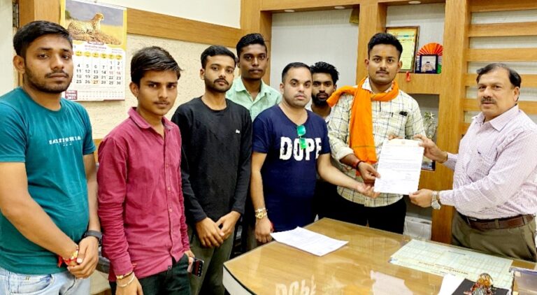 बंद सोनोग्राफी को लेकर महादेव वेलफेयर सोसाइटी ने सीएमएचओ को ज्ञापन सौंपा