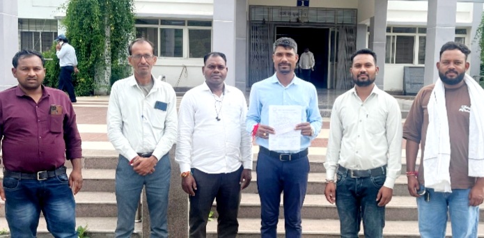 फारेस्ट विभाग के आश्वासन के बावजूद विभाग द्वारा हफ़्ते बाद भी कोई ठोस कदम नहीं उठाया, जिससे नाराज़ ग्रामीण ने आंदोलन करने से पूर्व अपने जनप्रतिनिधि का दल संभाग आयुक्त से मिलने नर्मदापुरम पहुँचा