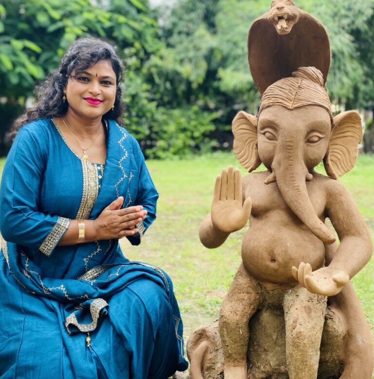 मिट्टी गणेश खरीदें और रक्षा करे जीवों और पर्यावरण की, खरीदें मिट्टी गणेश प्रतिमा और दे रोजगार कुछ परिवारों को, मिट्टी से प्रतिमा कार्यशाला के लिये मिट्टी पर बैठना आवश्यक नहीं, मिट्टी गणेश के लिये सेव वॉटर के साथ सेव सॉइल के संदेश को दिया सारिका ने