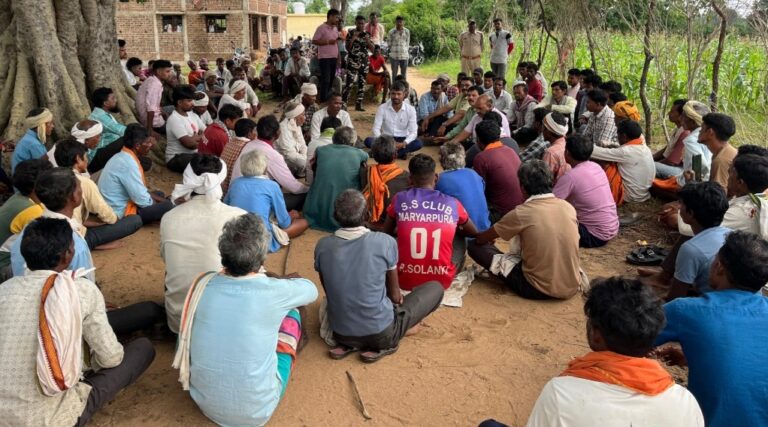 ग्राम बड़चापडा ब्लॉक केसला में पेसा कानून के अंतर्गत ग्राम सभा का आयोजन हुआ