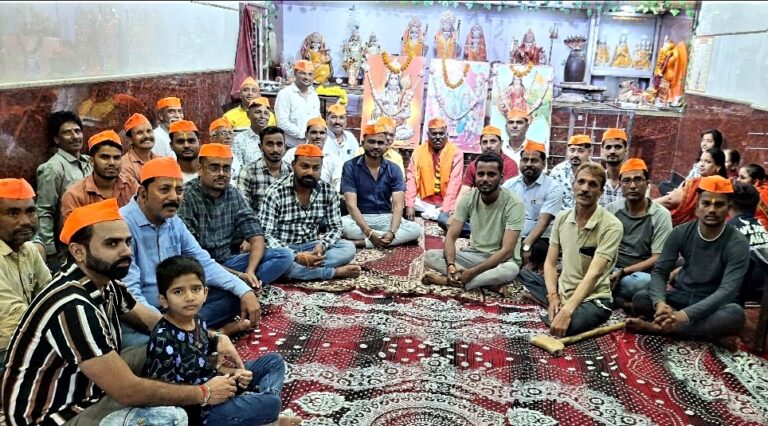 हनुमान चालीसा पाठ समिति द्वारा राष्ट्रपति पुरस्कार प्राप्त होमगार्ड सैनिक का सम्मान किया गया