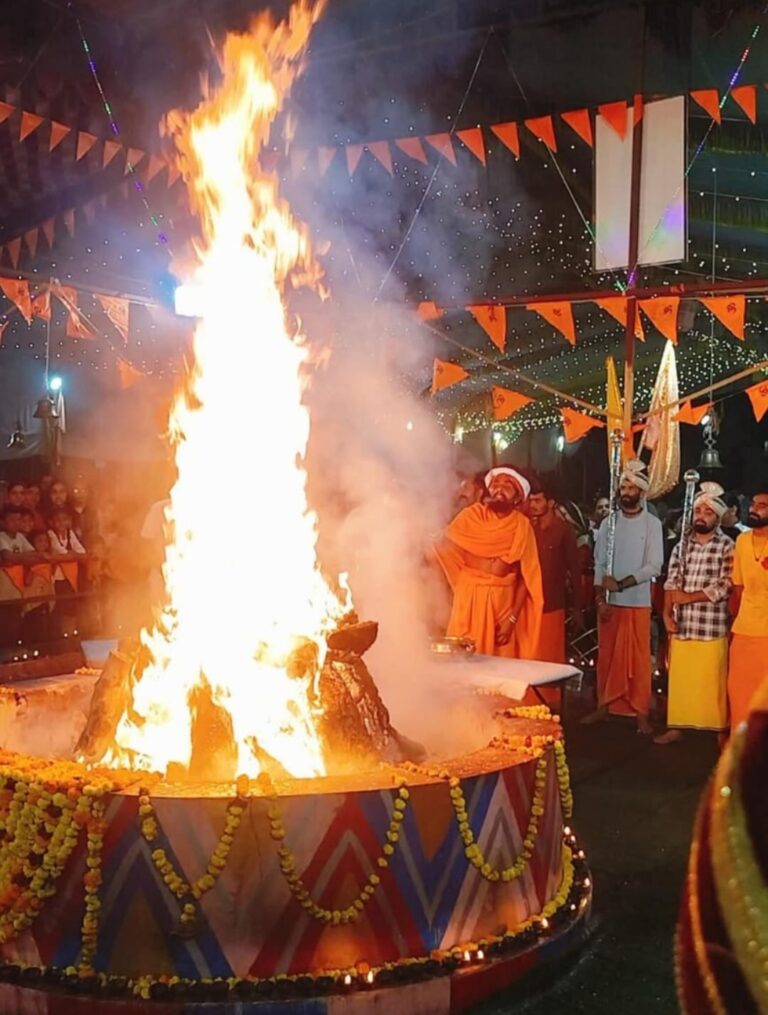 दादाजी धूनी वाले दरबार में 51 दिवसीय हवन एवं भंडारे के साथ हुआ समापन, नव दुर्गा उत्सव में भव्य मूर्ति की स्थापना के साथ 151 पंडित द्वारा लक्ष्य चंडी यज्ञ 24 घंटे लगातार पाठ के साथ होगा हवन