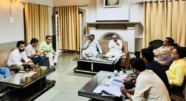 विधायक डॉ सीतासरन शर्मा ने रबी फसल हेतु खाद (यूरिया एवं डीएपी) की उपलब्धता सुनिश्चित करने संबंधी अधिकारियों के साथ बैठक की।
