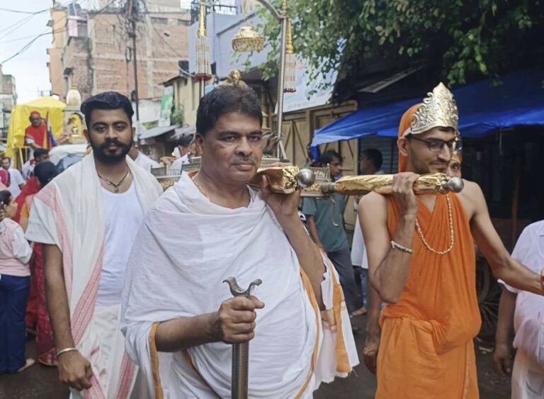 निकाली गई पर्वराज पर्युषण विमानोत्सव शोभा यात्रा जैन धर्मियों ने लिया पर्व का भरपूर धर्म- लाभ